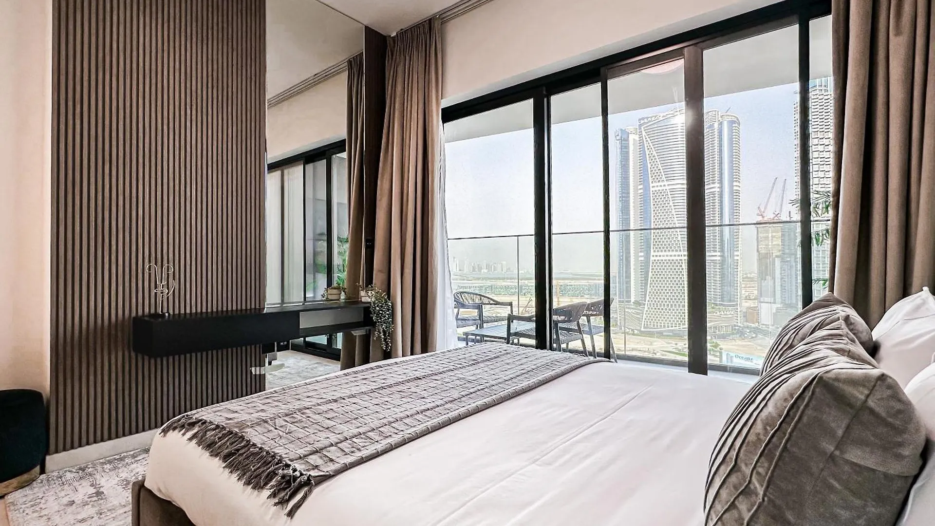 Skyline Oasis - Business Bay With Burj Khalifa Vie Apartment Dubai
