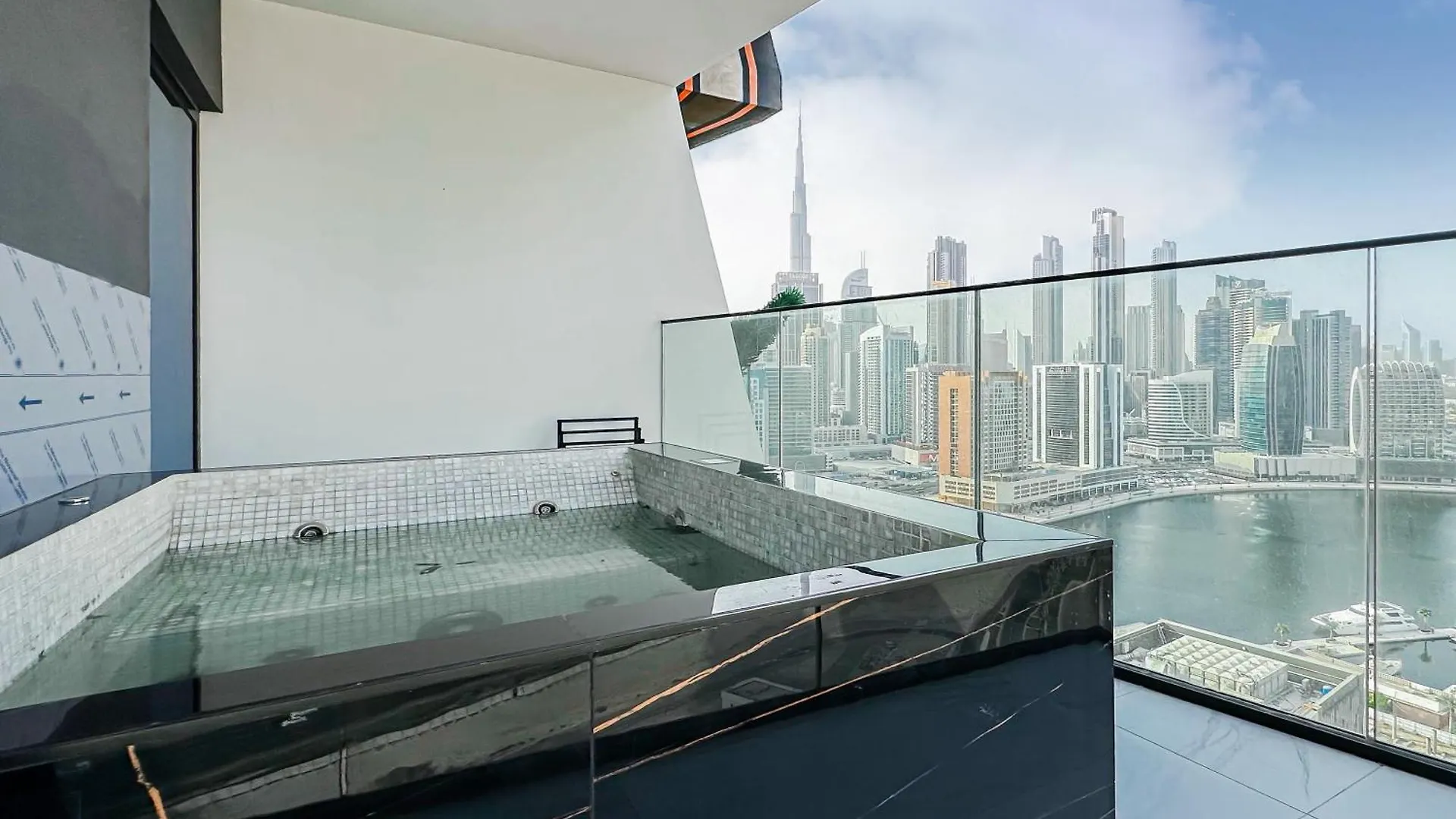 Skyline Oasis - Business Bay With Burj Khalifa Vie Apartment Dubai