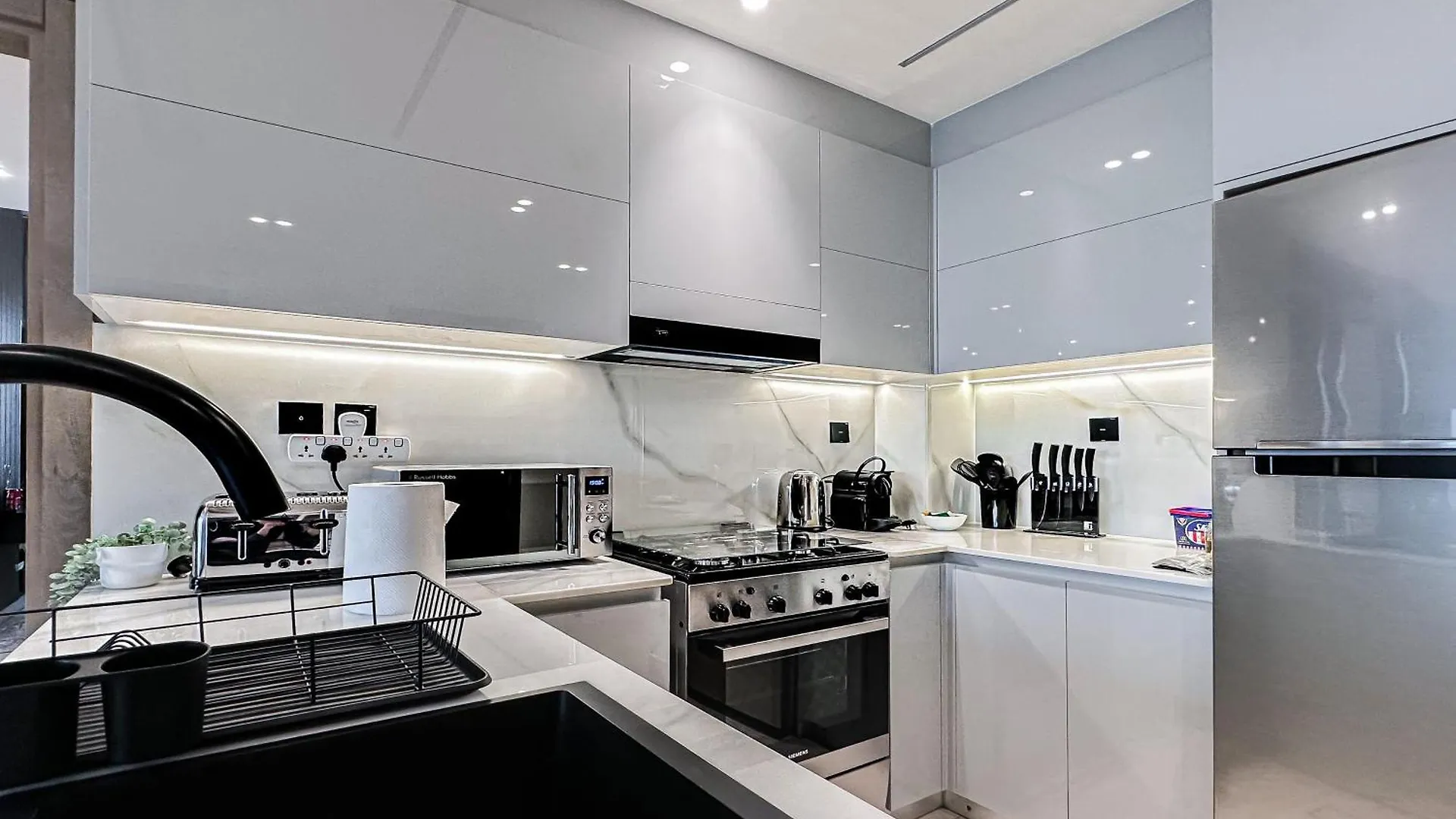 Skyline Oasis - Business Bay With Burj Khalifa Vie Apartment Dubai