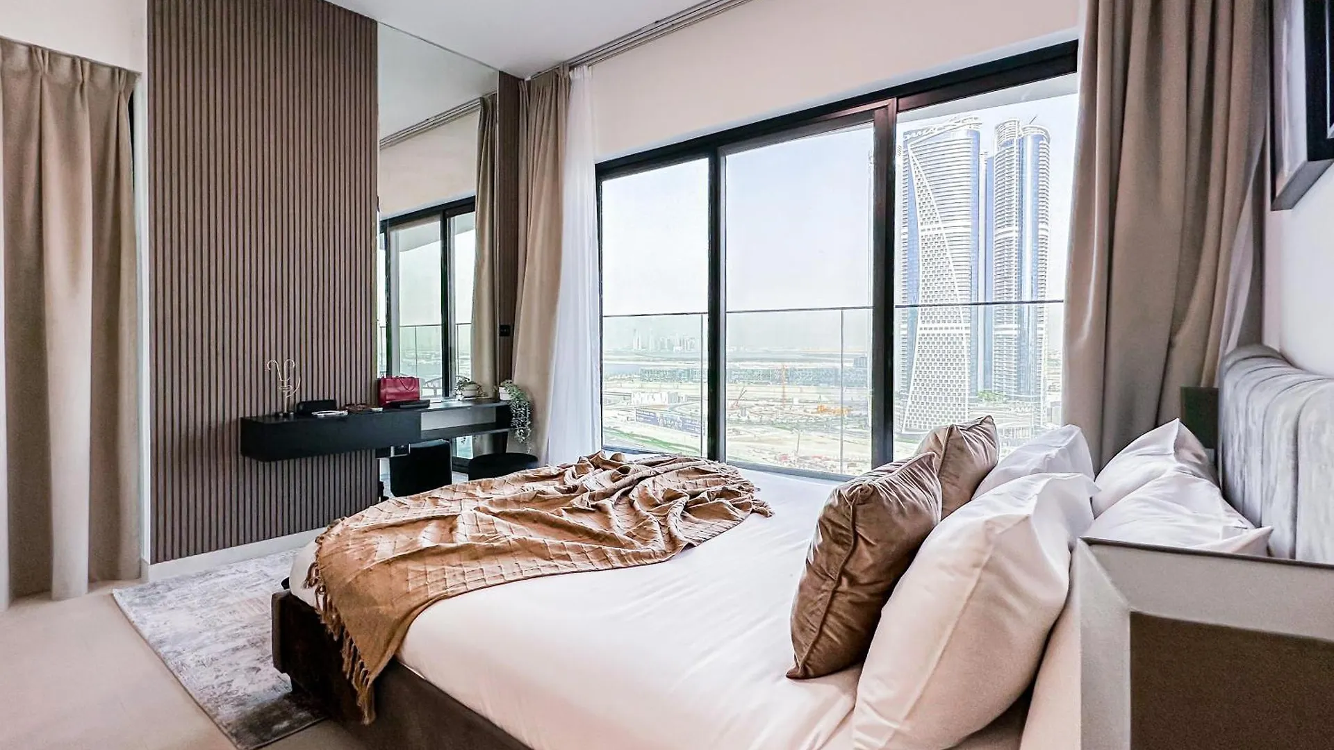 Skyline Oasis - Business Bay With Burj Khalifa Vie Apartment Dubai