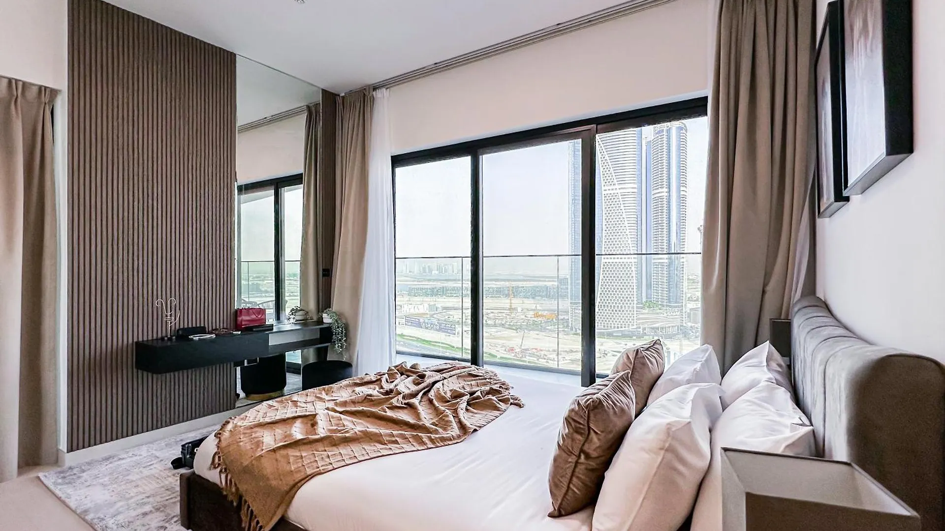 Skyline Oasis - Business Bay With Burj Khalifa Vie Apartment Dubai