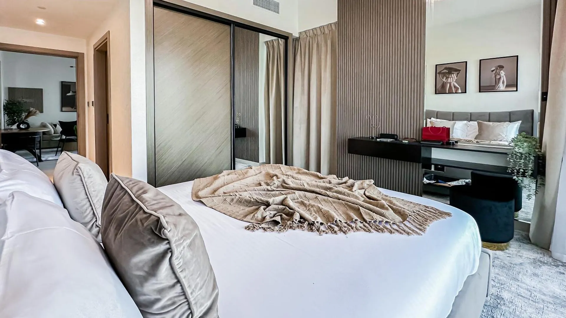 Skyline Oasis - Business Bay With Burj Khalifa Vie Apartment Dubai 0*,